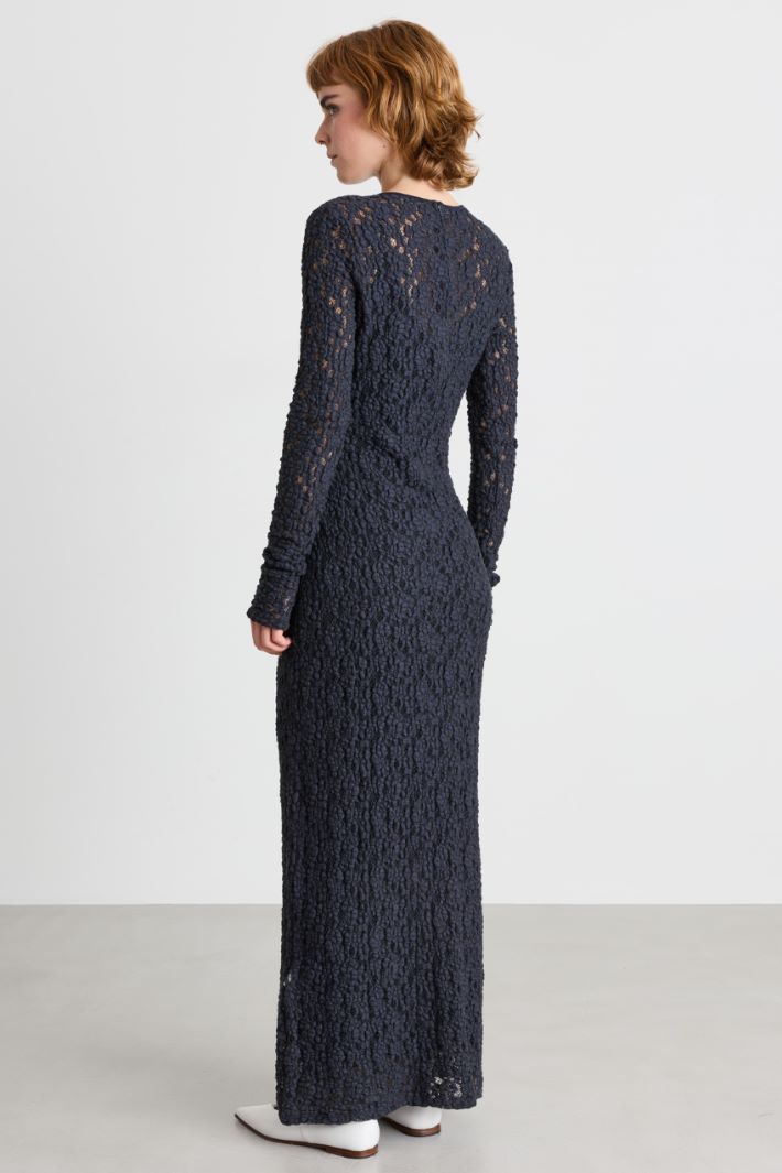 Slim-fit cloqué lace dress - BLUE - Intrend - 4