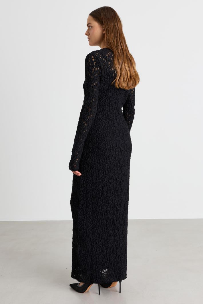 Slim-fit cloqué lace dress - BLACK - Intrend - 4