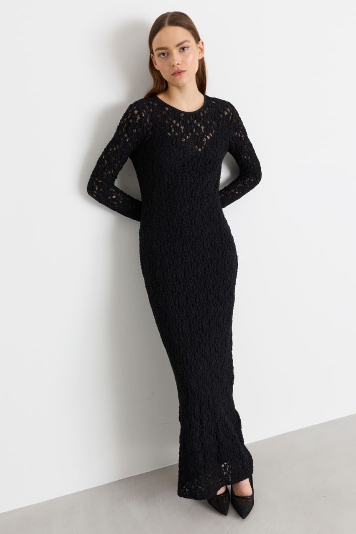 Slim-fit cloqué lace dress - BLACK - Intrend - 2