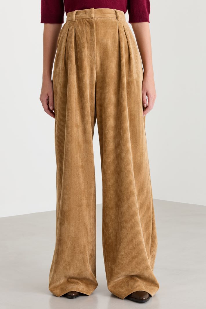 Flared velvet trousers - CAMEL - Intrend - 2