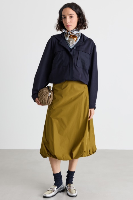 Chaqueta con capucha y detalles brillantes - Intrend
