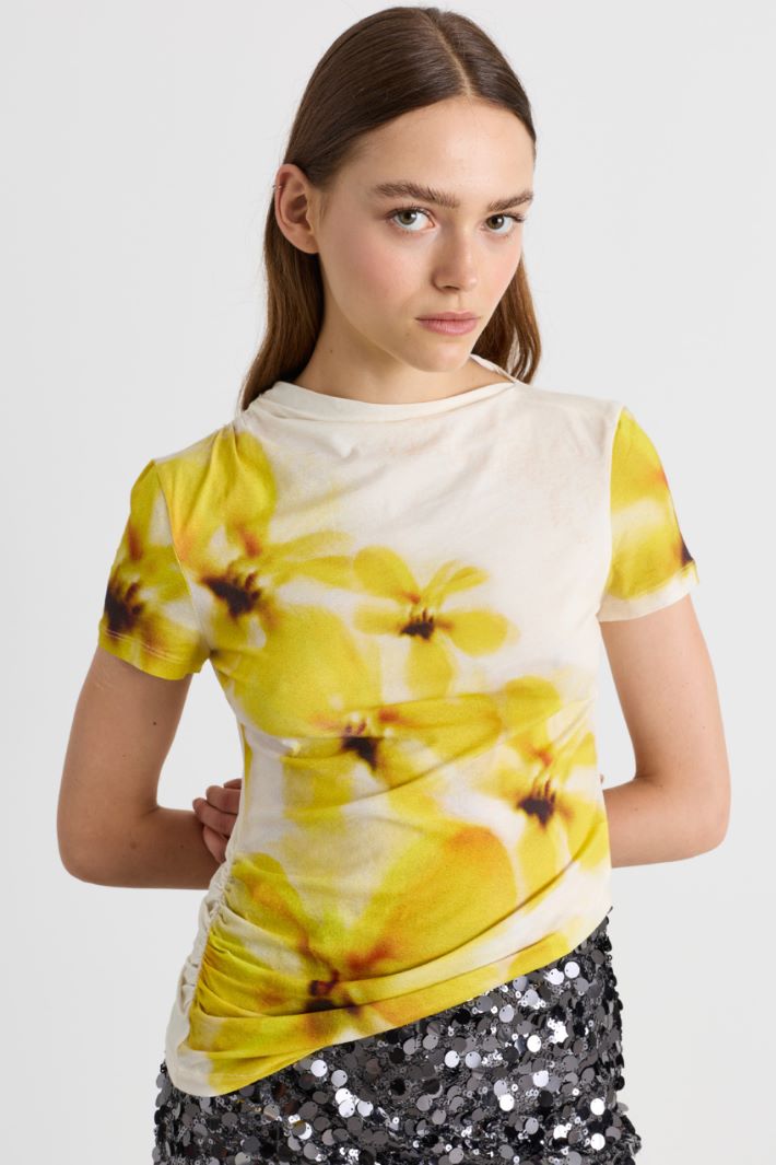 T-shirt stampata con drappeggi - BIANCO GIALLO - Intrend - 2