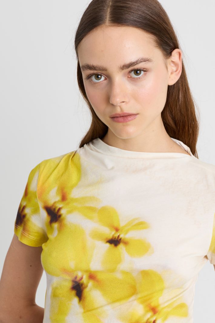 T-shirt stampata con drappeggi - BIANCO GIALLO - Intrend - 3