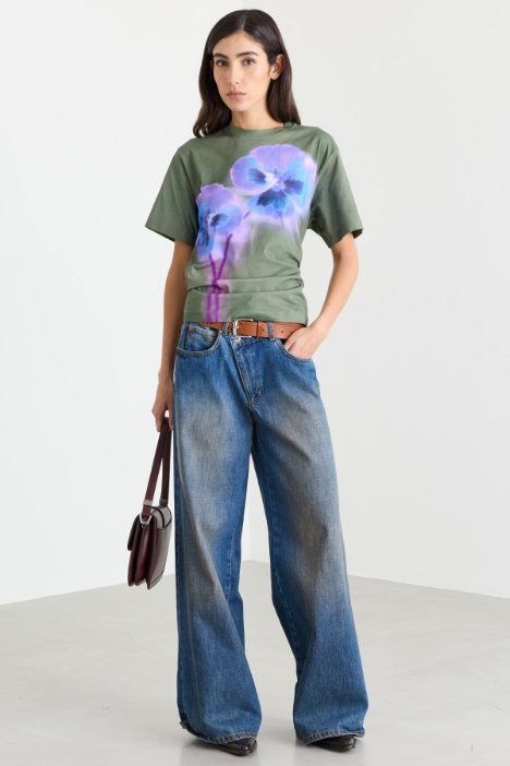 T-shirt con maxi fiori - Intrend