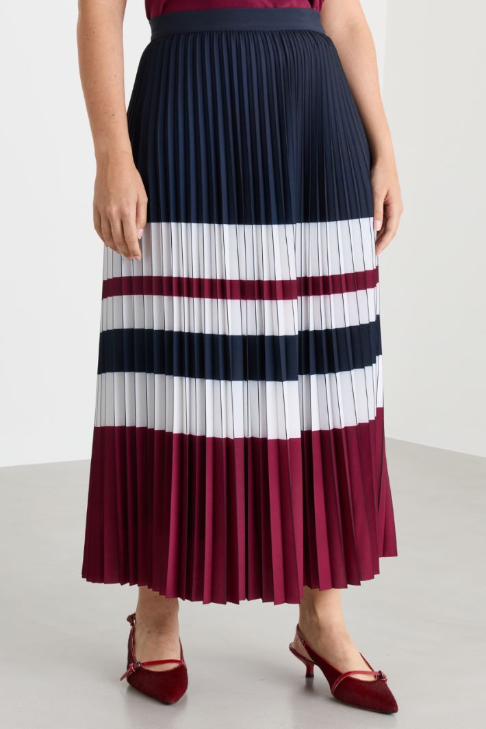 Sunray pleated skirt - BLUE BORDEAUX - Intrend - 2
