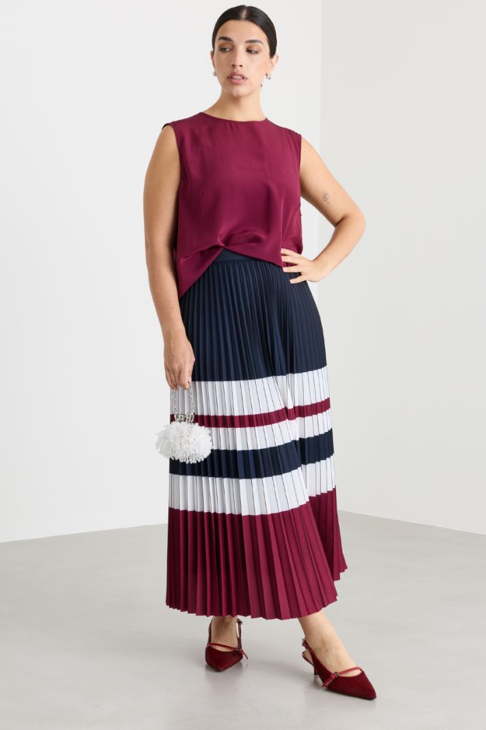Sunray pleated skirt - BLUE BORDEAUX - Intrend