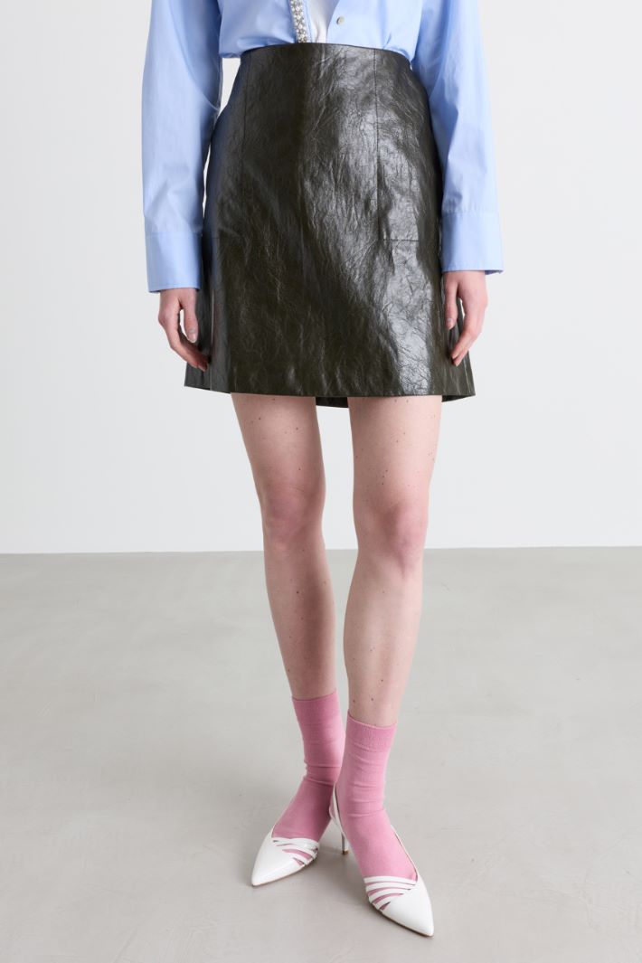 Coated fabric miniskirt - GREEN - Intrend - 2