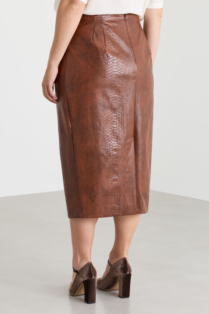 Coated python-print skirt - BROWN - Intrend - 4