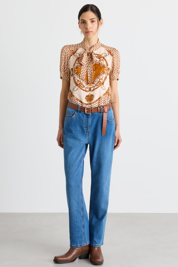 Blusa stampata con collo a foulard - ARANCIONE - Intrend