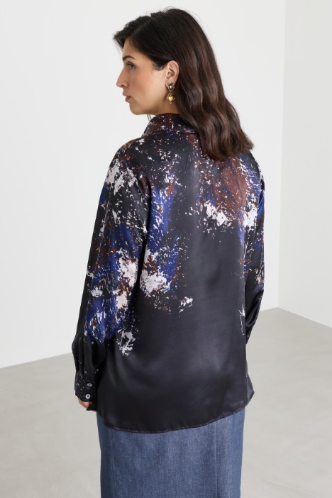 Camicia in raso con stampa piazzata