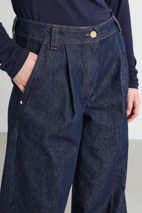 Pantalone effetto jeans ampio con pinces