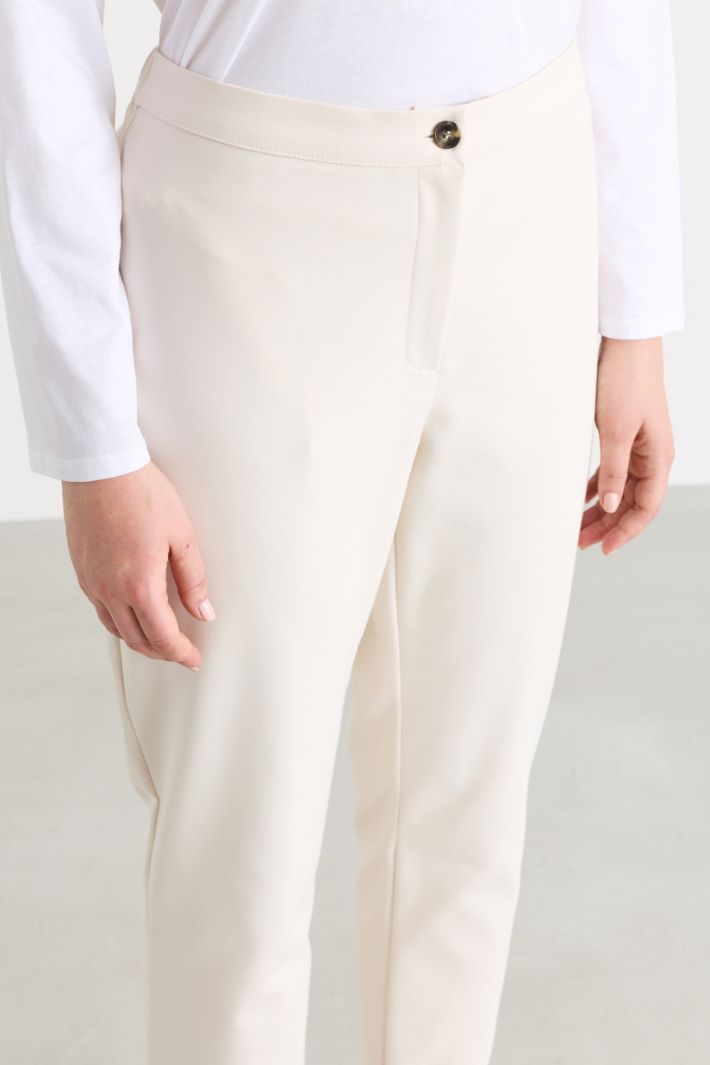 Slim-fit trousers with an elasticated waist - WHITE - Intrend - 3