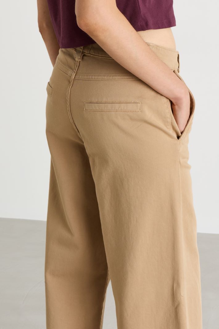 Wide-fit fleece-effect cotton satin trousers - CAMEL - Intrend - 3