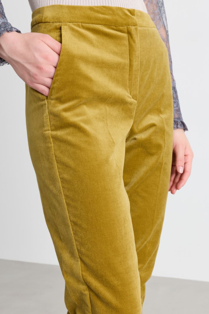 Slim-fit smooth velvet trousers - YELLOW - Intrend - 3