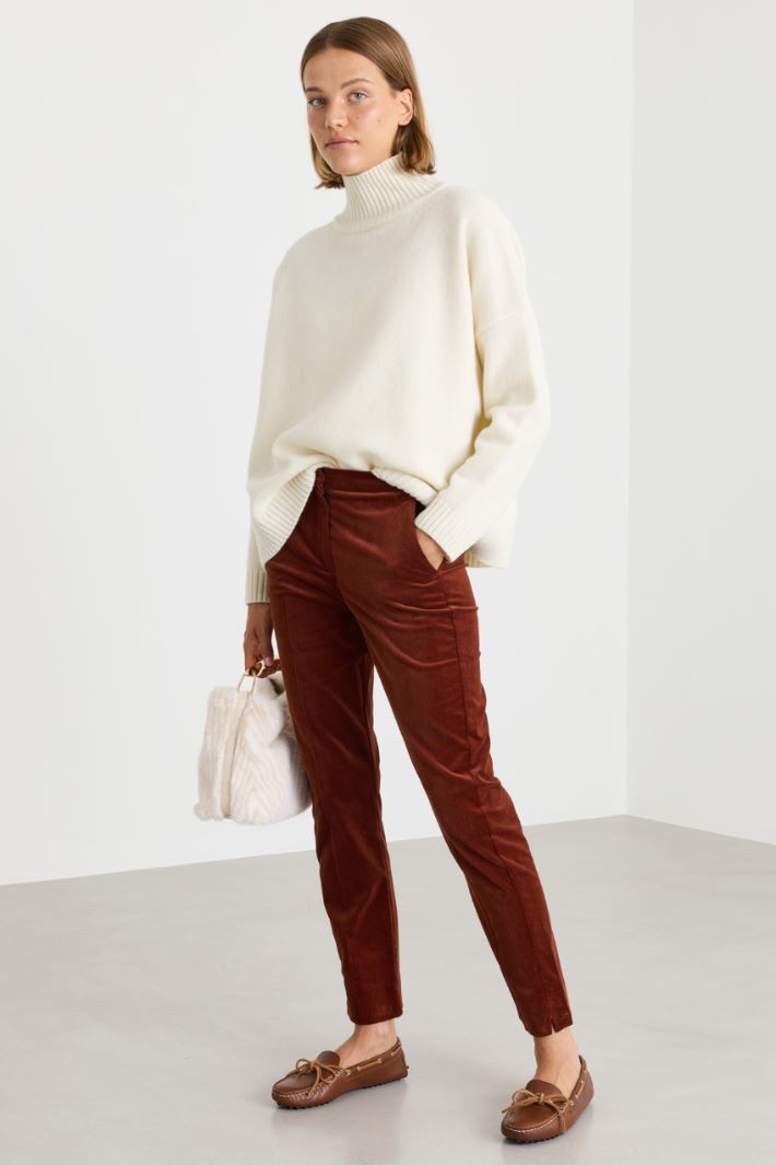 Slim-fit smooth velvet trousers - BROWN - Intrend