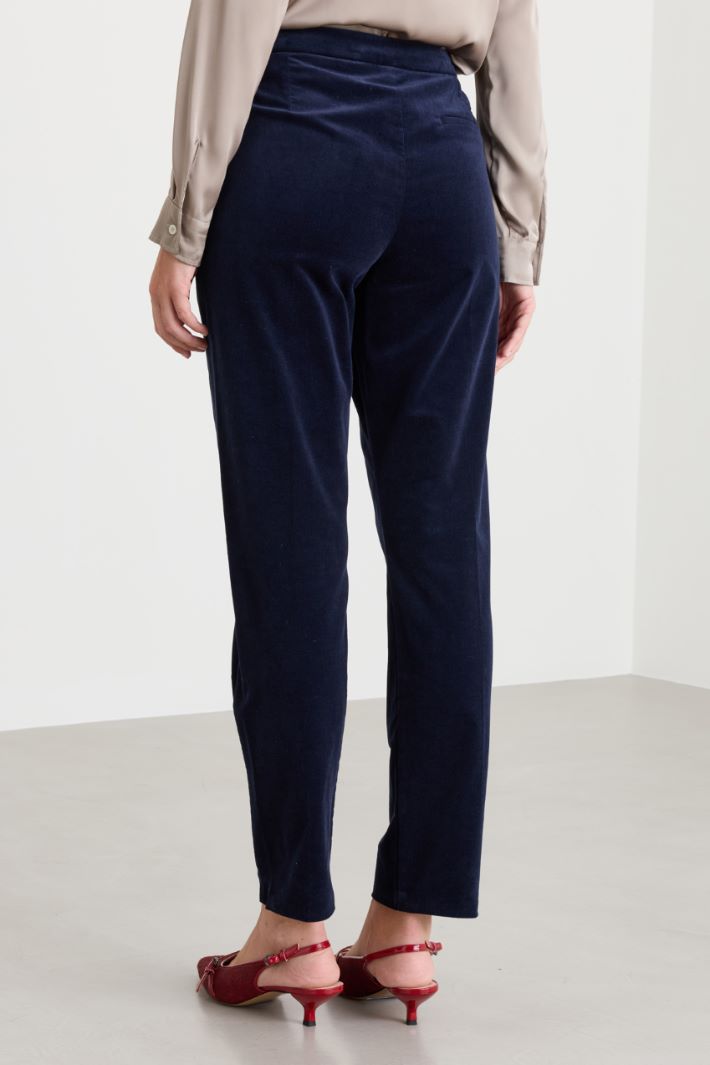 Slim-fit smooth velvet trousers - BLUE - Intrend - 4