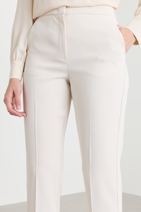 Pantalone semiaderente in crepe