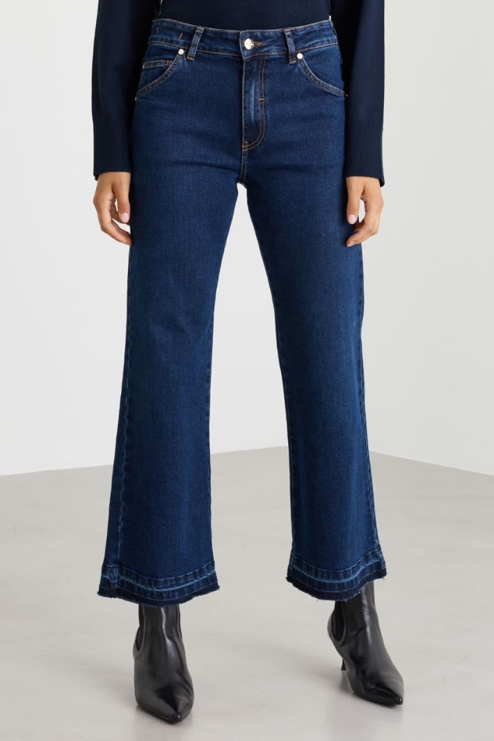 Flare-Jeans mit ausgefranstem Saum - BLAU - Intrend - 2