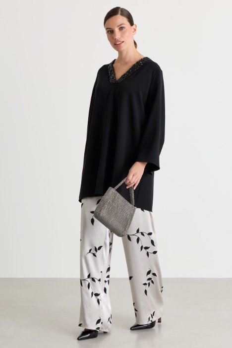 Blusa de cady con pedrería - Intrend