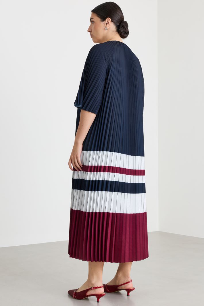 Pleated crepe de chine dress - BLUE BORDEAUX - Intrend - 4