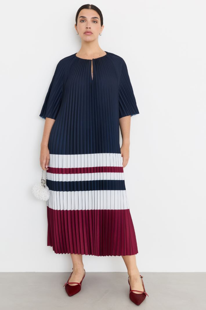 Pleated crepe de chine dress - BLUE BORDEAUX - Intrend - 2