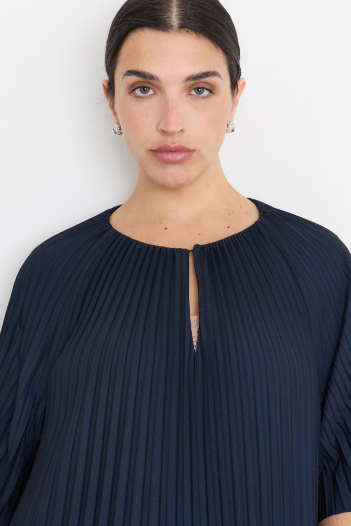 Pleated crepe de chine dress - BLUE BORDEAUX - Intrend - 3
