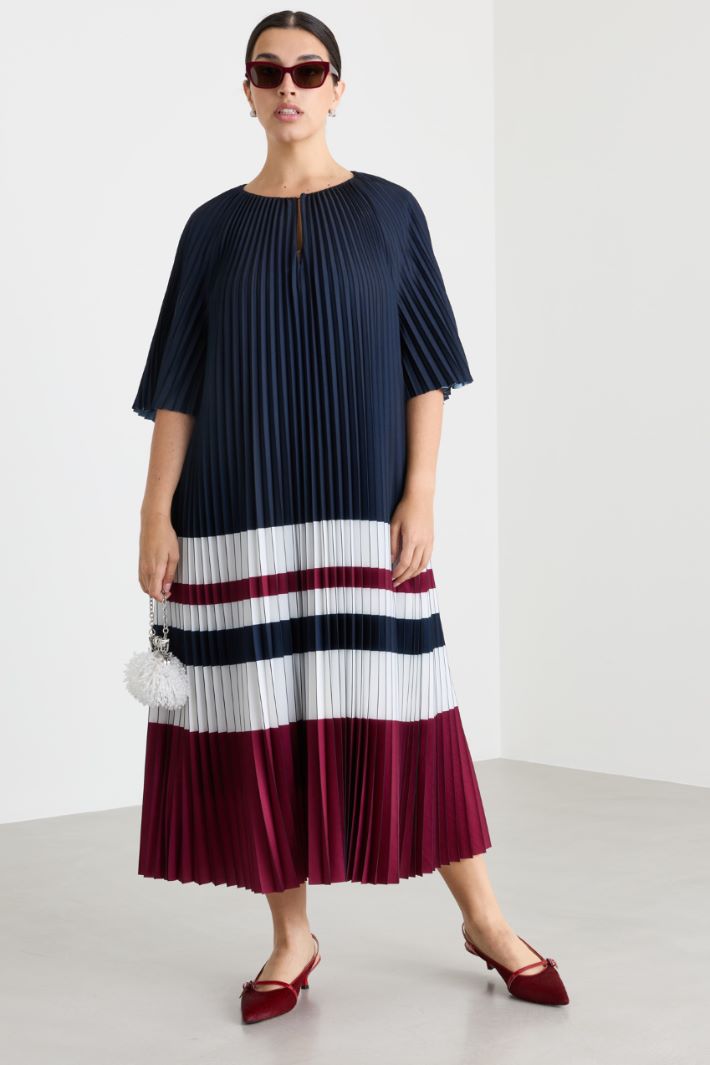 Pleated crepe de chine dress - BLUE BORDEAUX - Intrend