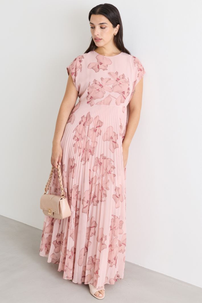 Long dress in plissé soleil georgette - PINK - Intrend - 2