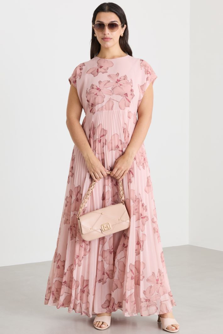 Long dress in plissé soleil georgette - PINK - Intrend