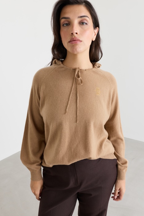 Maglia in cashmere con cappuccio a coulisse