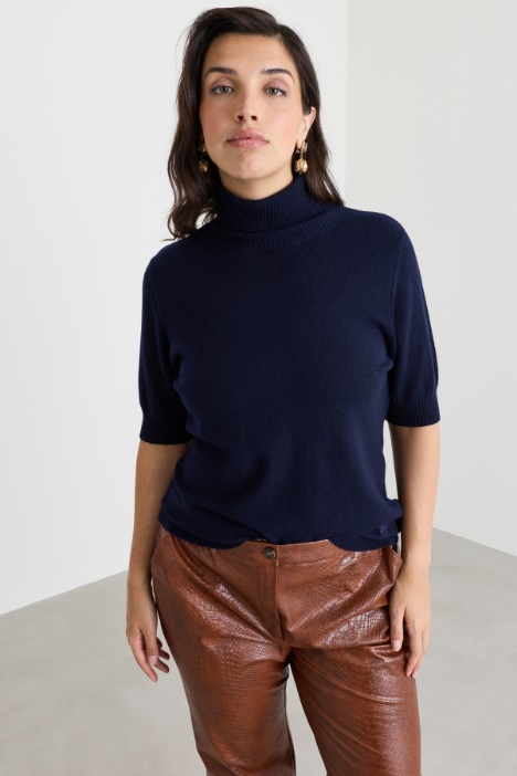Semi-fitted polo neck top - Intrend