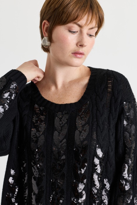 Maglia a trecce con ricamo