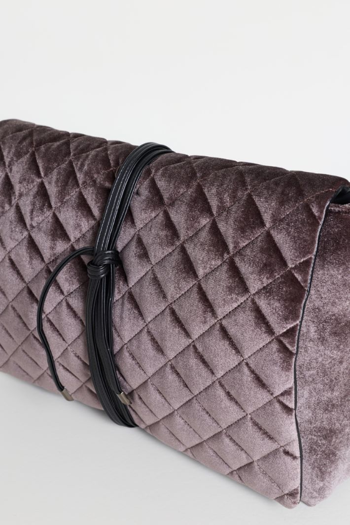 Quilted Velvet Clutch - BROWN - Intrend - 4