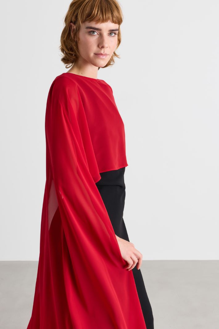 Asymmetric georgette cape - RED - Intrend - 2