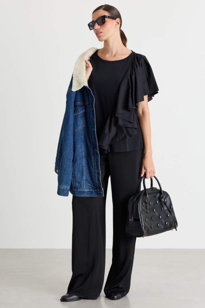 Jersey T-shirt with flounce - BLACK - Intrend