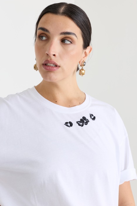 T-shirt in jersey con ricamo
