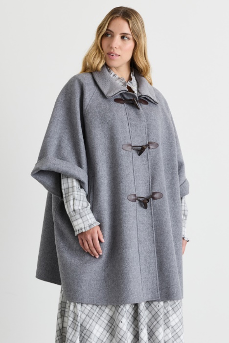 Cappa in lana con collo alto in maglia