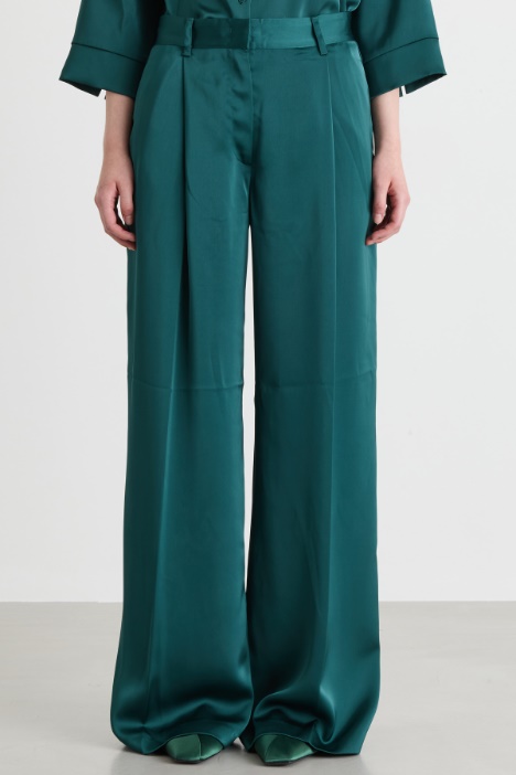 Pantalone ampio in raso fluido