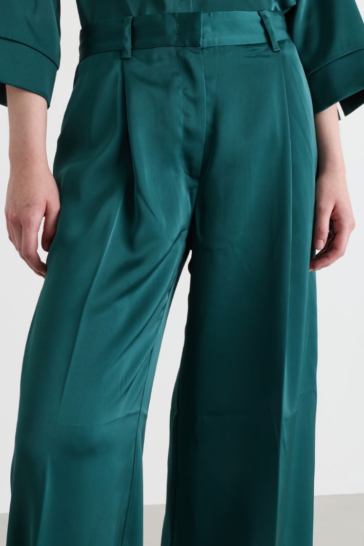 Fluid satin wide-leg trousers - GREEN - Intrend - 3