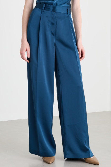 Pantalone ampio in raso fluido