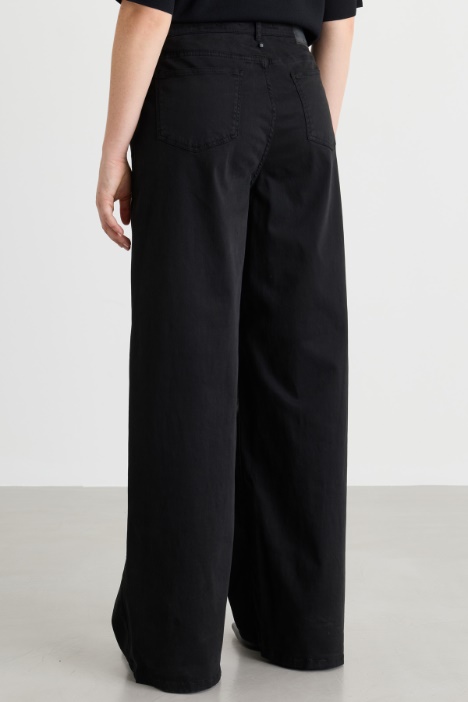 Pantalone ampio in raso