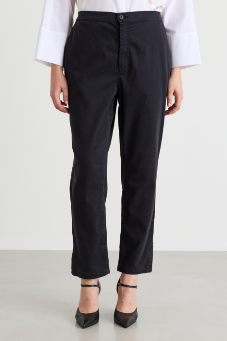 Pantalone stretch in raso di cotone