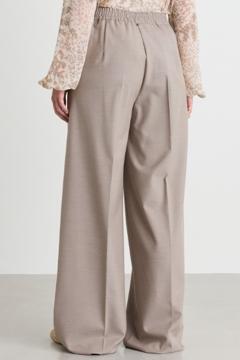 Pantalone modello jogging con tasche