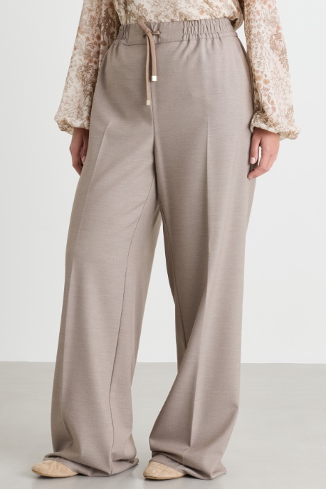 Pantalone modello jogging con tasche