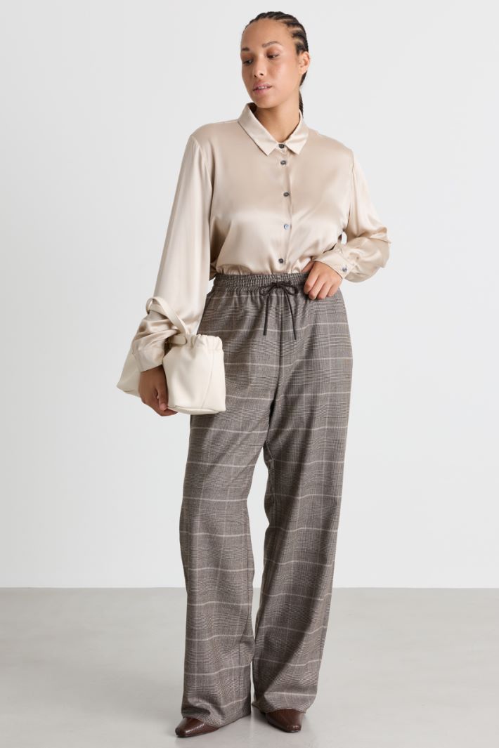 Blusa in raso di seta stretch - BEIGE - Intrend