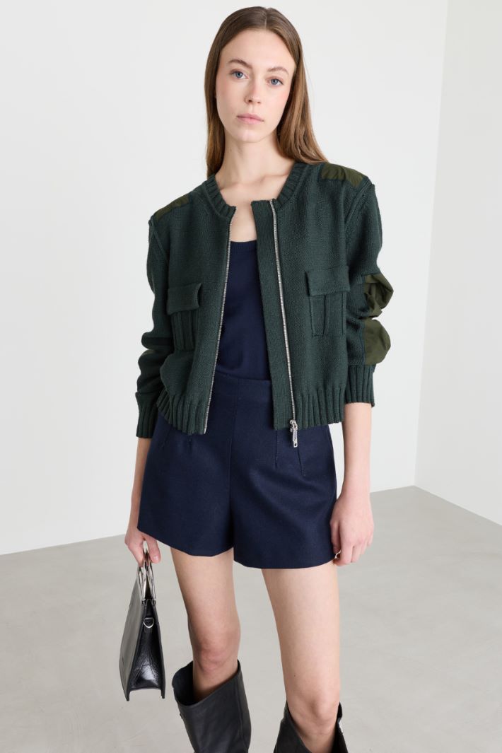 Cardigan aux détails en satin duchesse - VERT - Intrend - 2