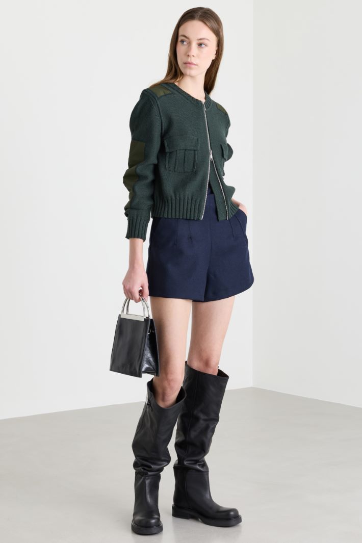 Cardigan aux détails en satin duchesse - VERT - Intrend