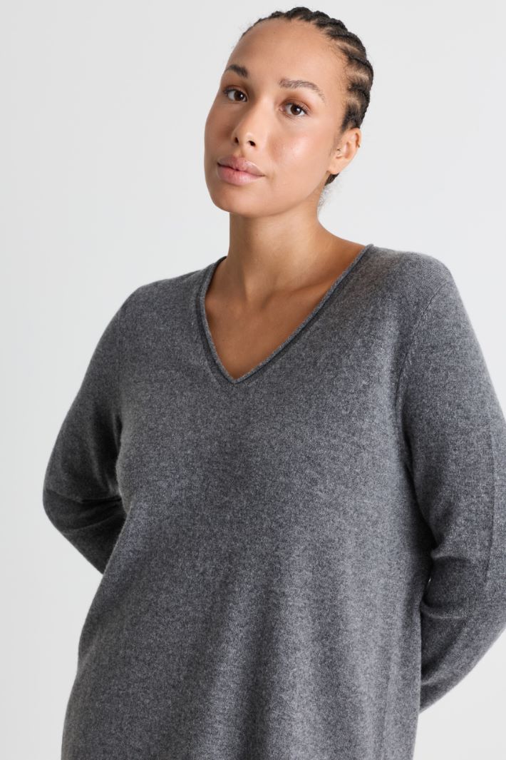 Ausgestellter Pullover mit Seitenschlitzen - GRAU - Intrend - 3