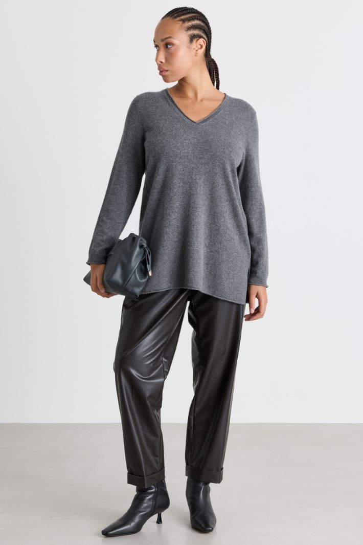 Ausgestellter Pullover mit Seitenschlitzen - GRAU - Intrend
