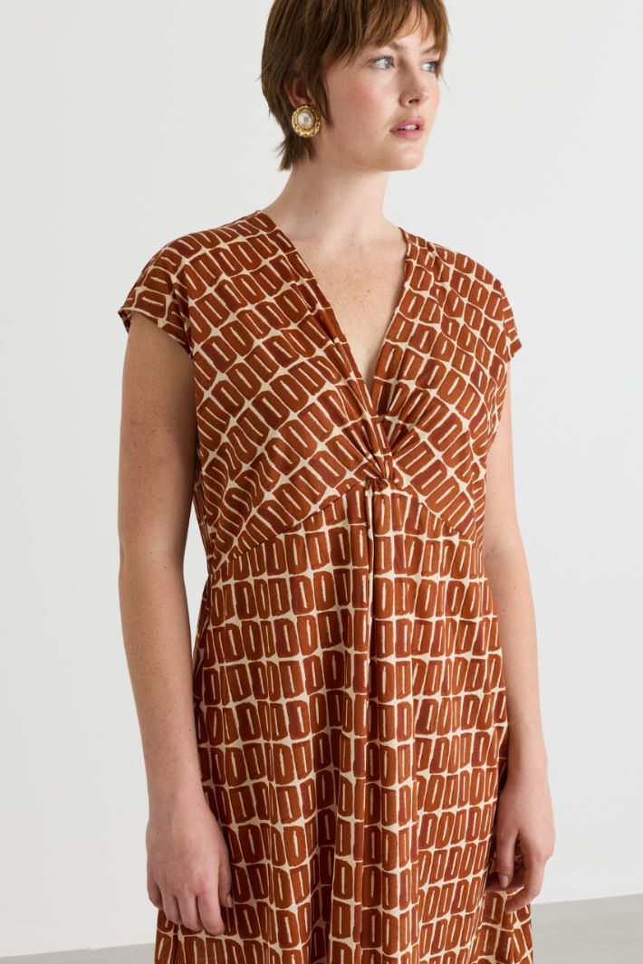 Crossover V-neck dress - BROWN - Intrend - 3